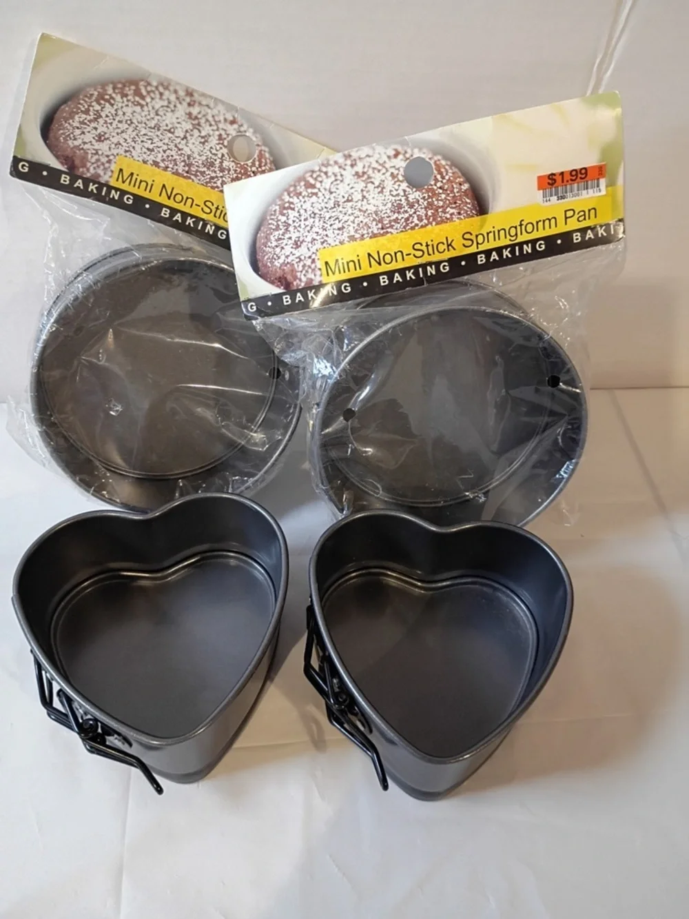 Non-Brand Heart & Round Springform Cake Pans Set in Dark Gray - 2-Pack